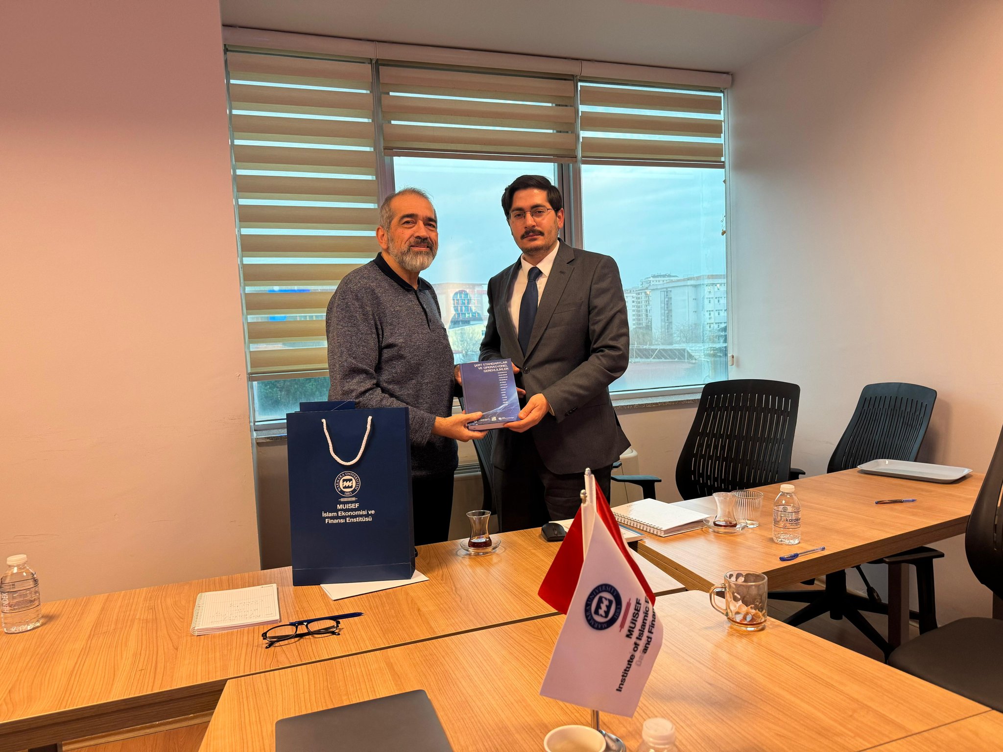 G-tVCpAW8AA_cCe.jpeg (427 KB)