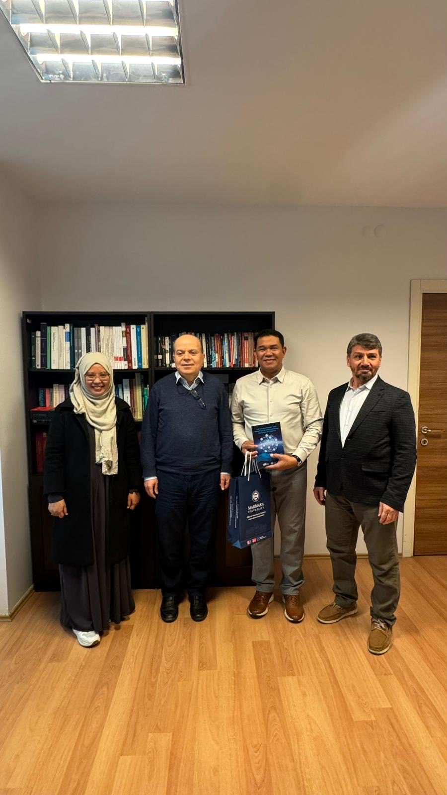 HC9bsm4WMAA4m88.jpeg (136 KB)