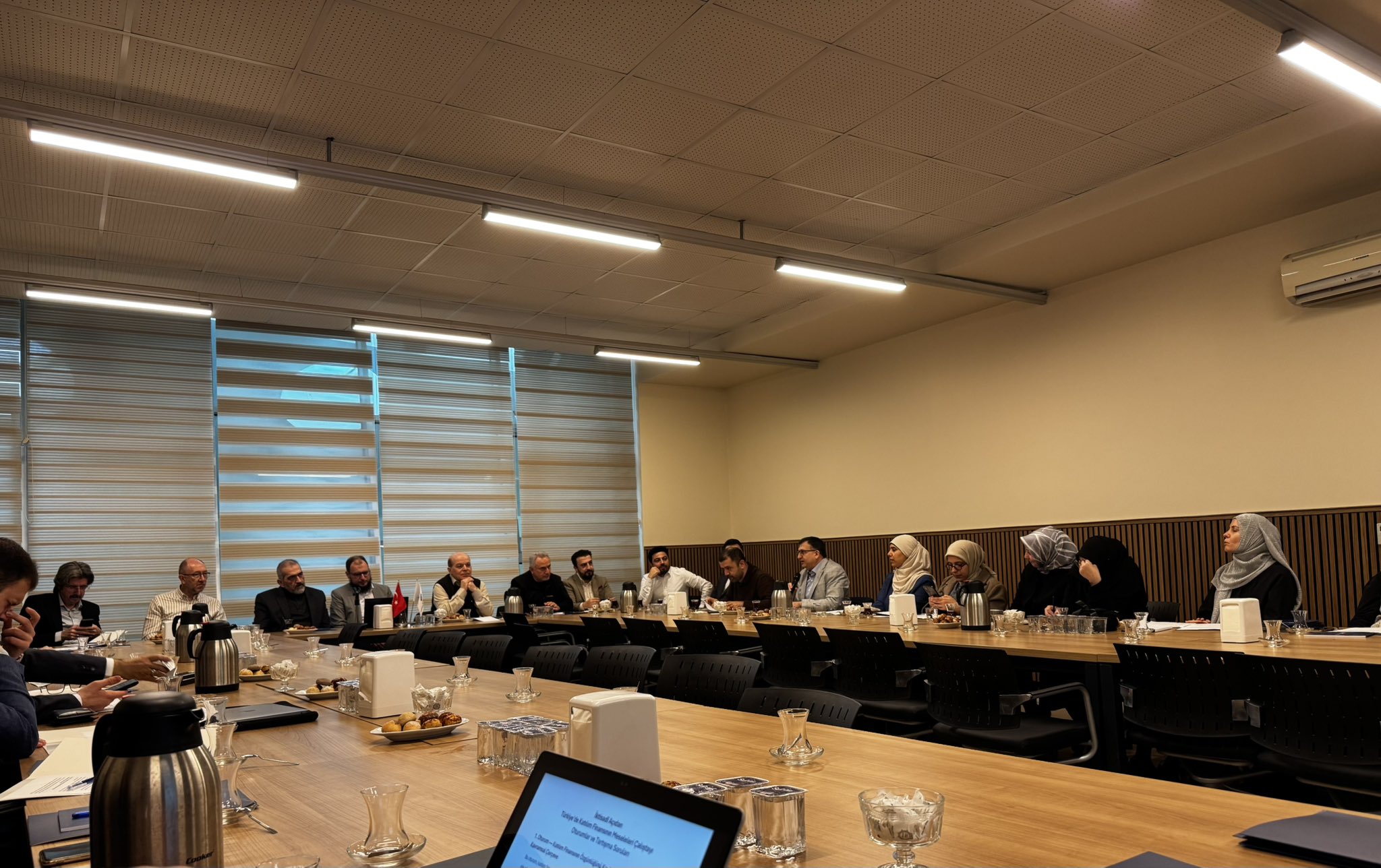 HGSjENEXYAABYQ9.jpeg (390 KB)